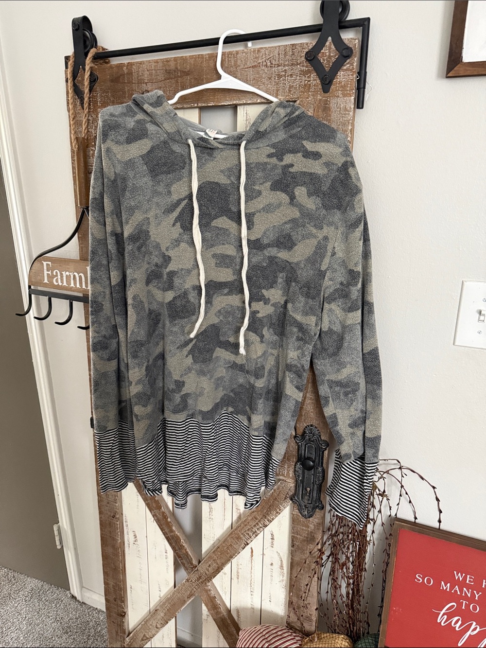 Women's Gray Camo Hooded Pullover Sweatshirt with Striped Hem